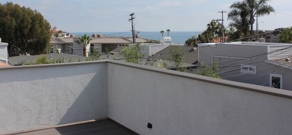Building Photo - 227 La Paloma