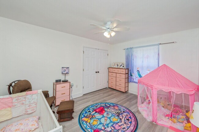 Building Photo - 6100 Saddle Horse Ln