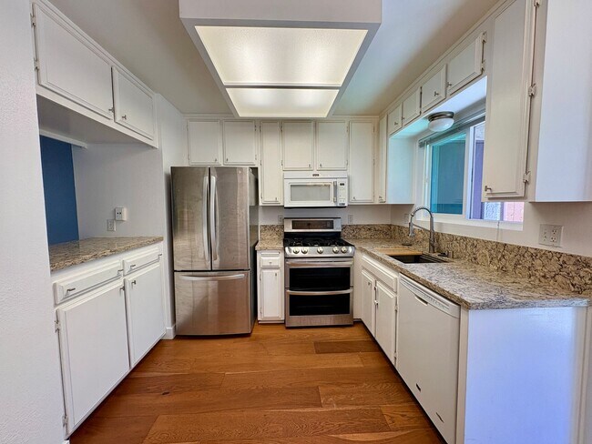 Building Photo - Amazing Two Bed 1.5 Bath Condo - University Heights - Garage & Driveway Parking
