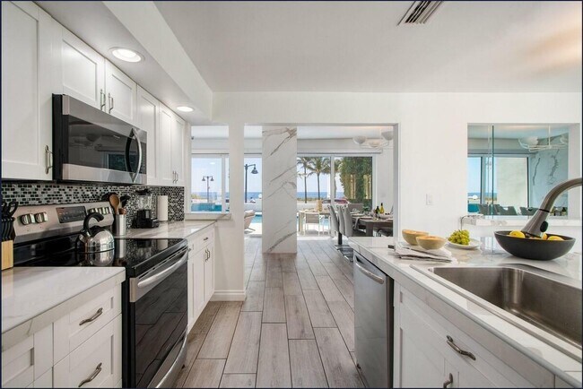 Building Photo - 3350 NE 14th Ct