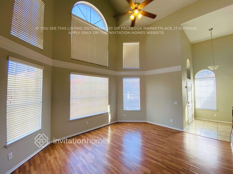 Building Photo - 302 S Quail Ln