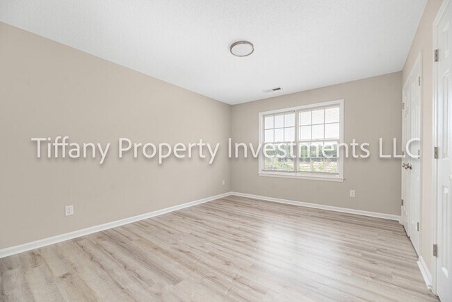 Building Photo - 2427 Hunters Way