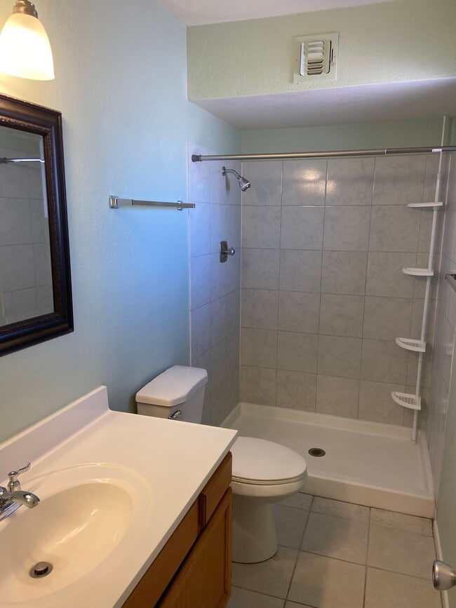 Building Photo - 3514 E Diamond Ave