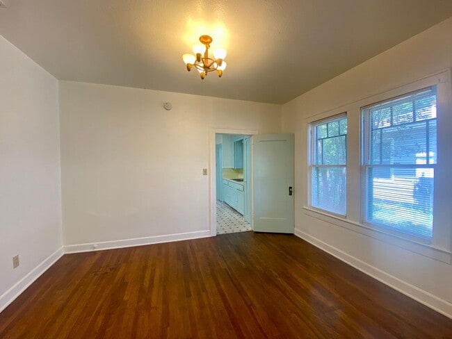 Building Photo - Prelease for August!  Close to Campus!  2800 Dancy.