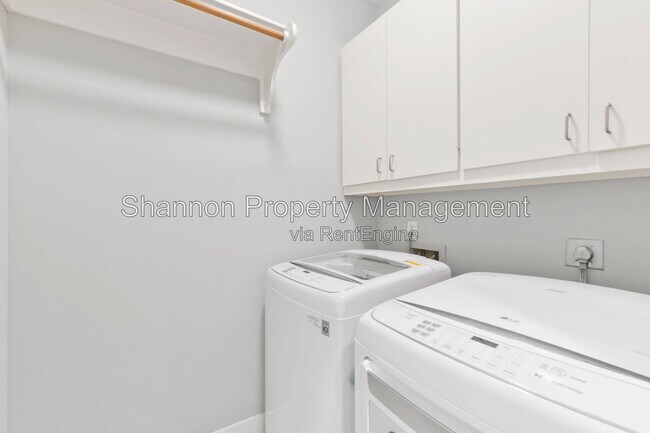 Building Photo - 1604 Reinerman St