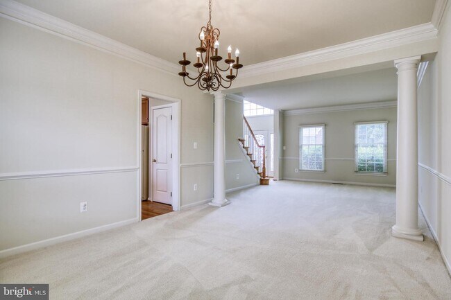 Building Photo - 1001 Meadow Ct