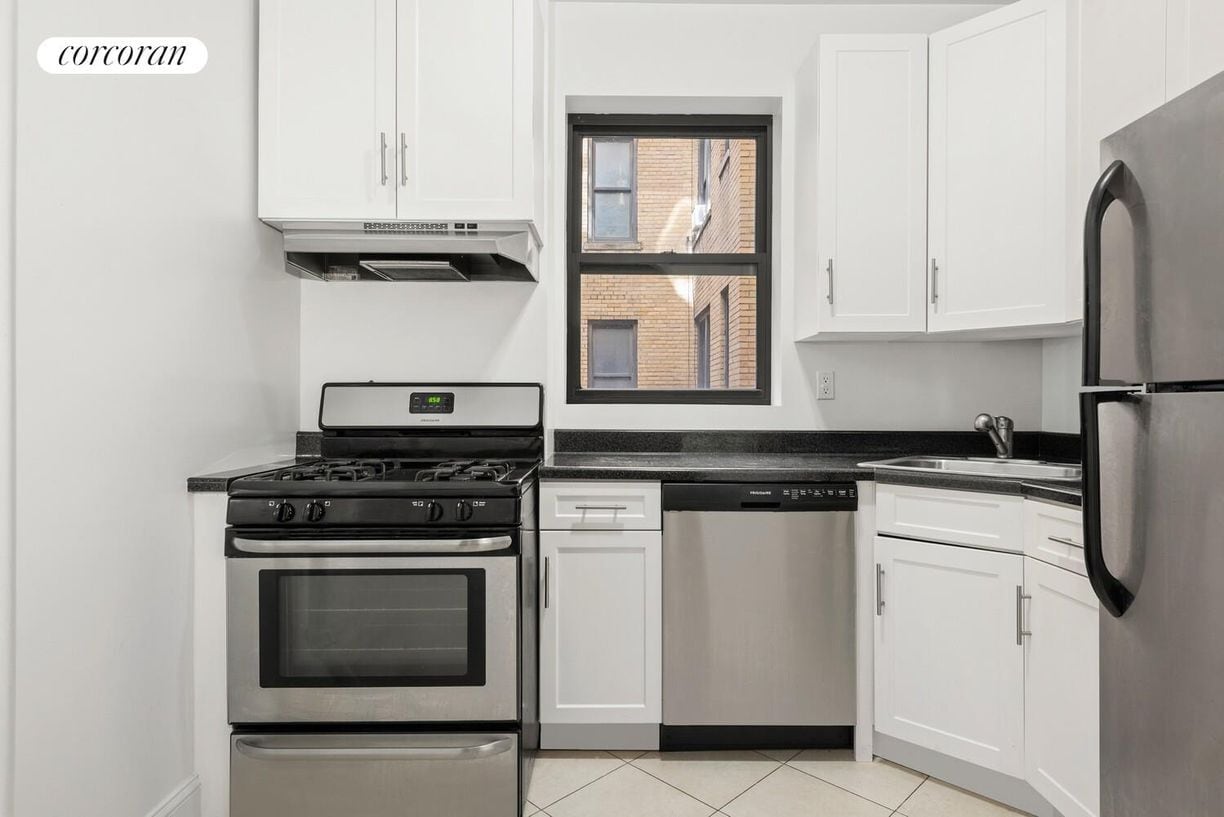 Building Photo - 115 W 16th St