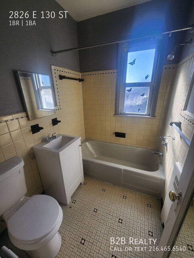 Building Photo - 2826 E 130th St