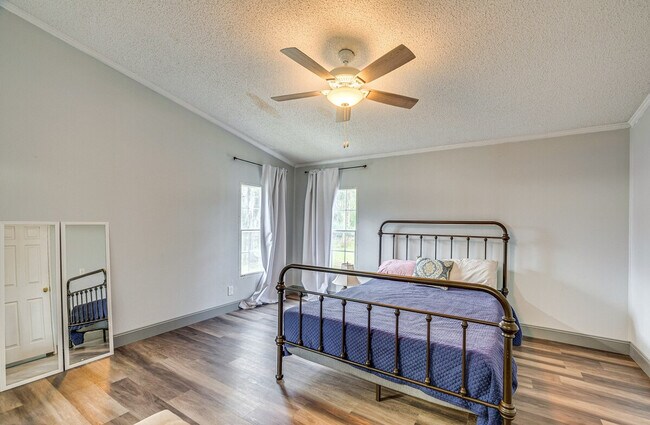 Building Photo - 6651 SE Co Rd 337