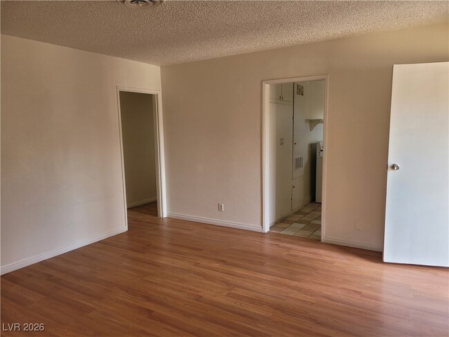 Building Photo - 2600 E Vana Ave