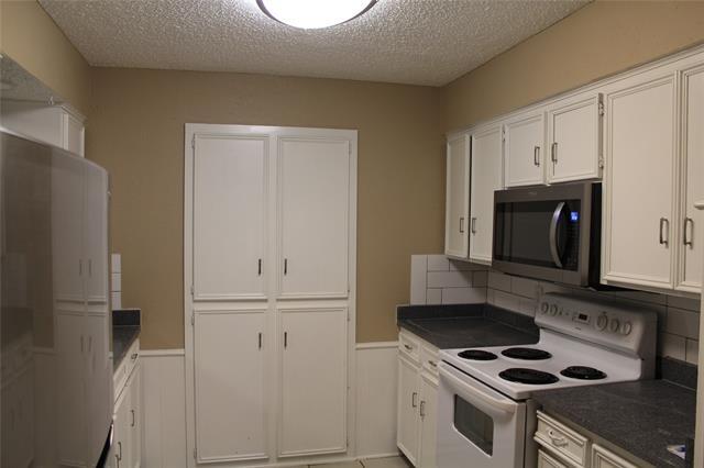 Building Photo - 927 Bluebird Dr