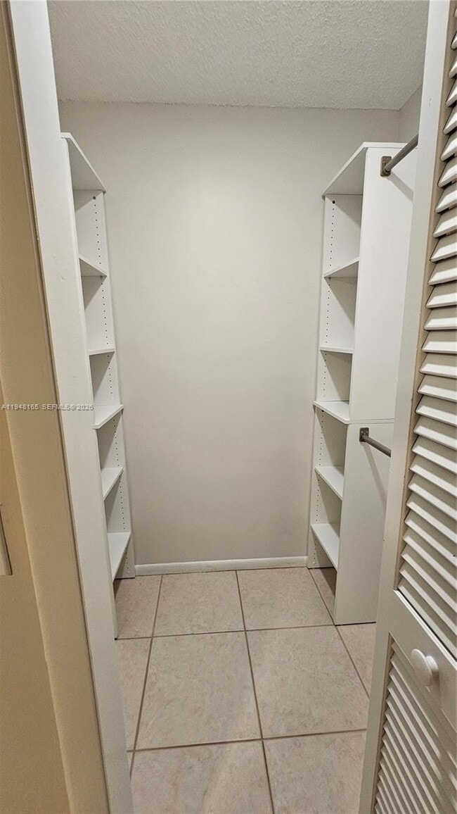 Building Photo - 2513 Hayes St