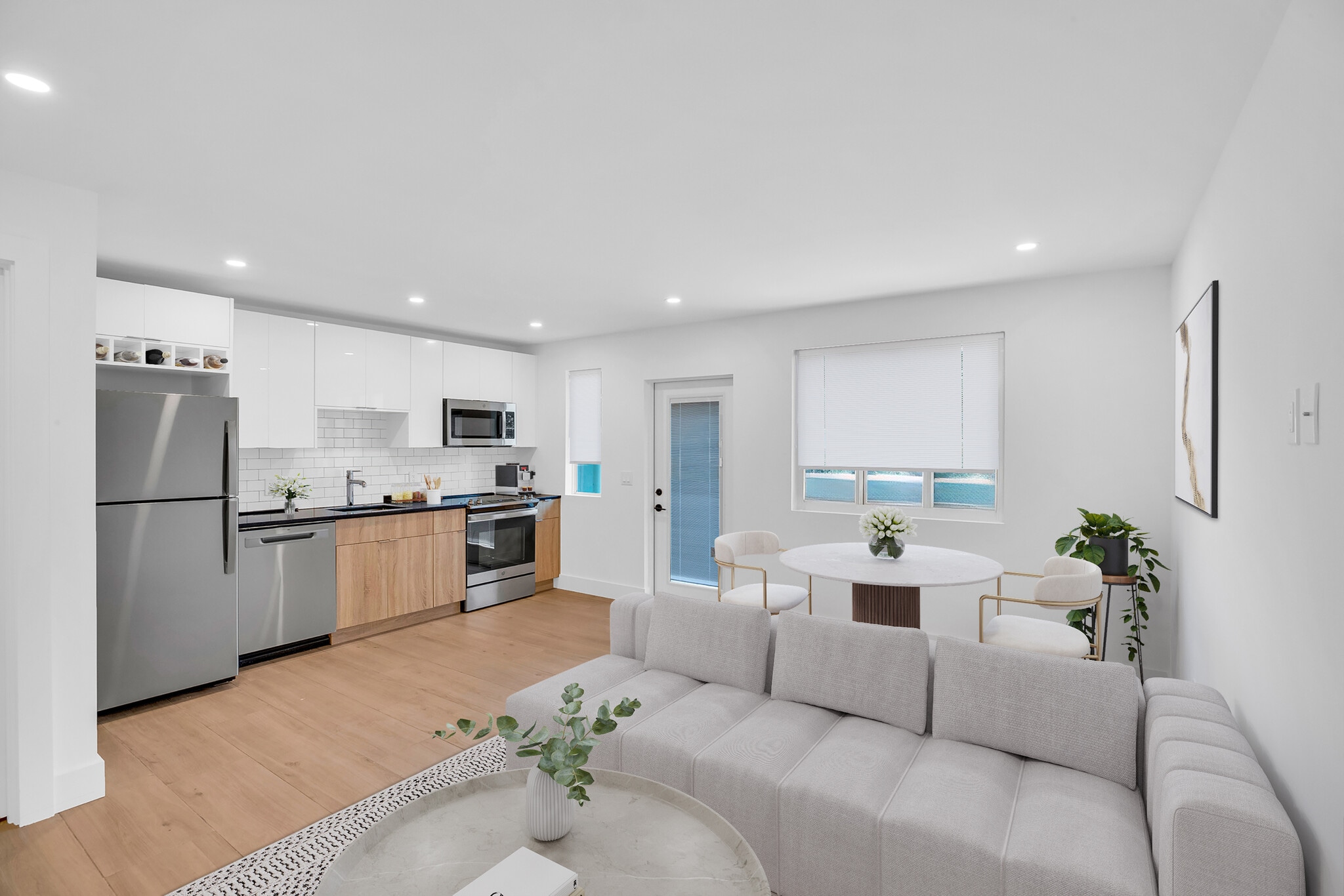 Living Room - The Shoreline at 19th - Steps from the beach