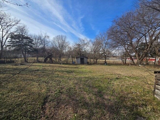 Building Photo - 2 Bed 1 Bath Home in Shawnee