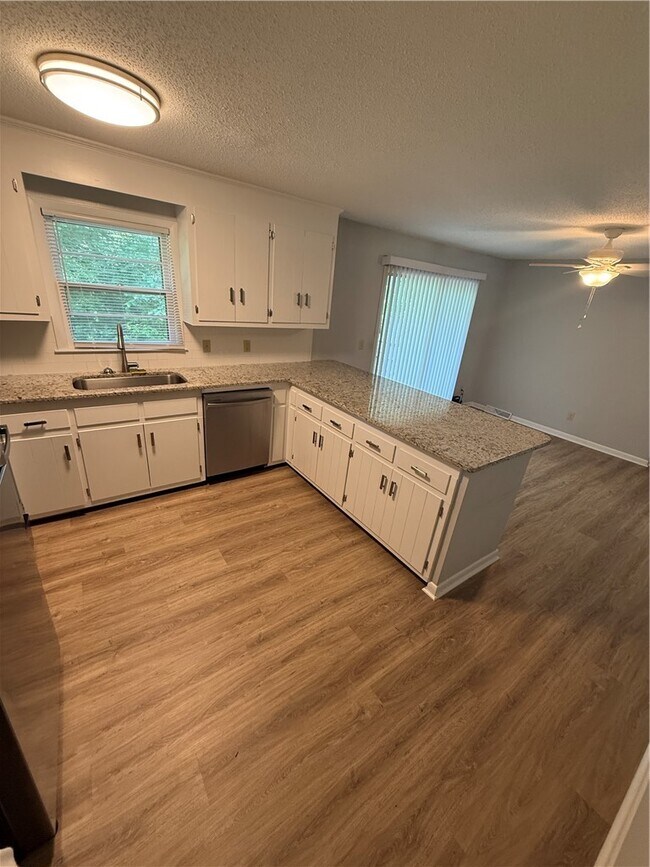 Building Photo - 112 Lynwood Dr