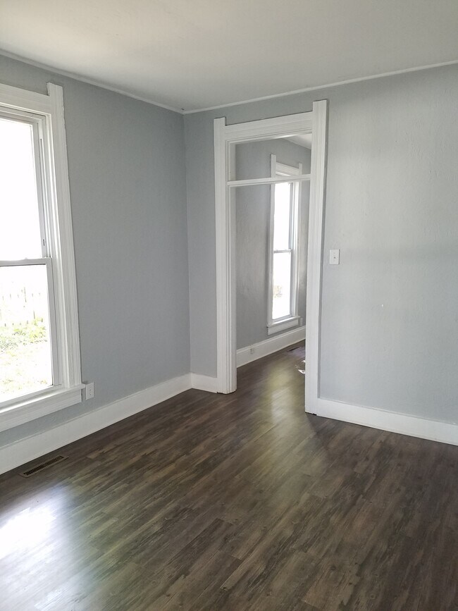 Building Photo - 618 Cottage Ave