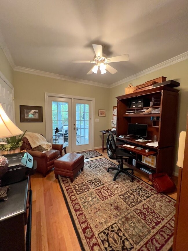 Building Photo - Stunning 5 bedroom 3 bath Carrboro Home with Fenced Yard and Hot Tub!