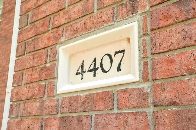 Building Photo - 4407 Magnolia Ln