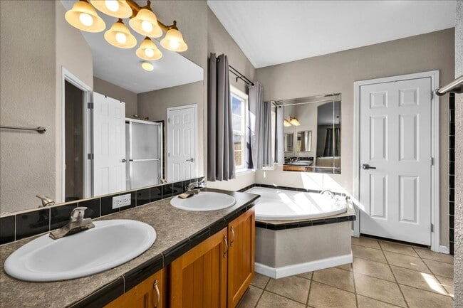 Building Photo - 29 Palms home in great neighborhood!