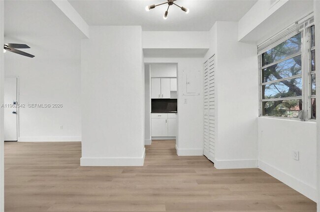 Building Photo - 4740 Pine Tree Dr