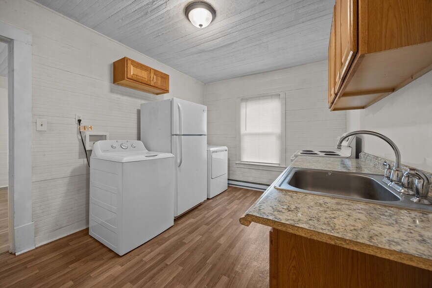 Kitchen - 313 Burton Ave