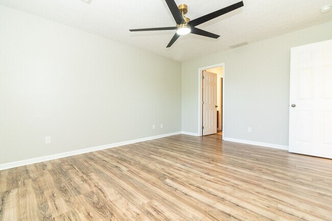 Building Photo - 134 Twin Lakes Dr