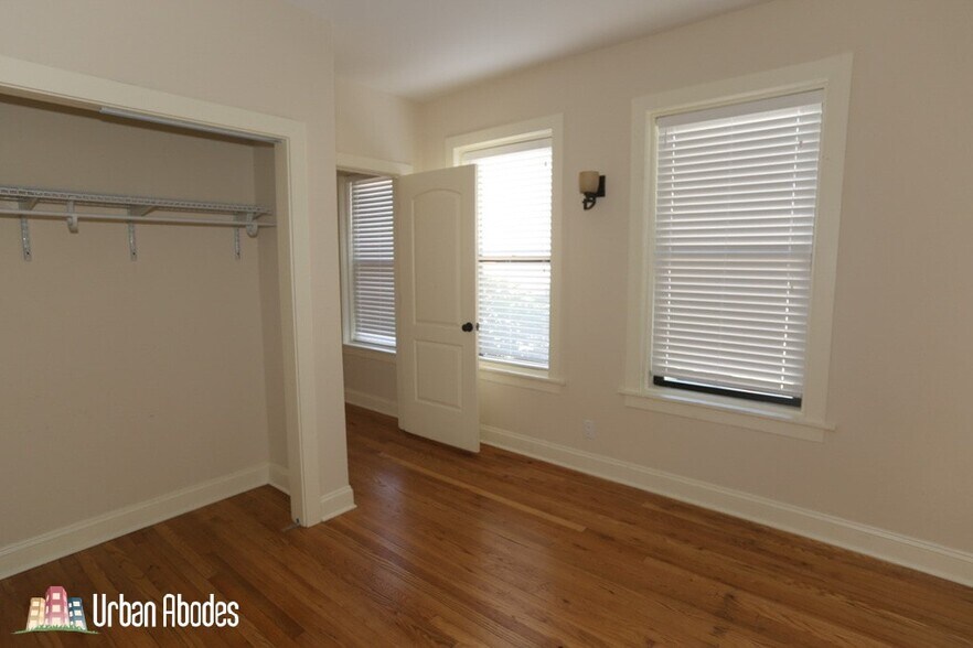 Building Photo - 4036 Ashland N Ave