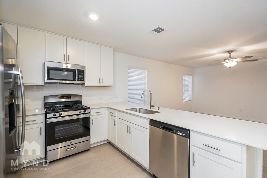 Building Photo - 2729 Ctr Crk Ln