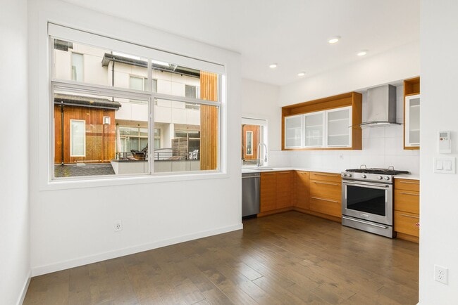 Building Photo - 3015C 60th Ave SW