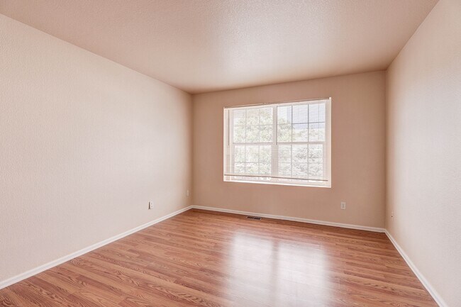 Building Photo - 1273 S Zeno Way