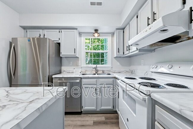 Building Photo - 2301 Strangford Ct