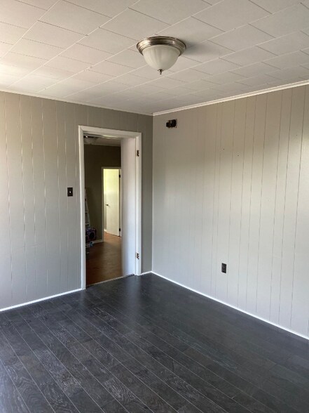 Building Photo - 101 N George St