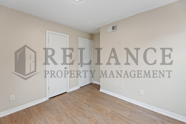 Building Photo - 2908 S Glenn Ave