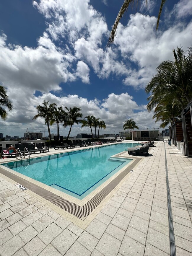 Building Photo - 190 NE 26th St