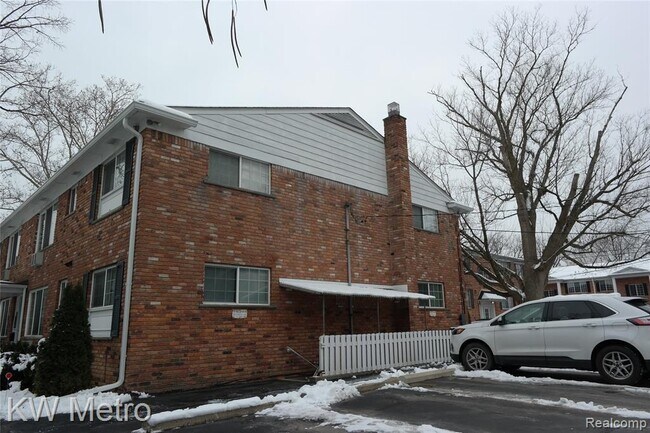 Building Photo - 630 Ann St