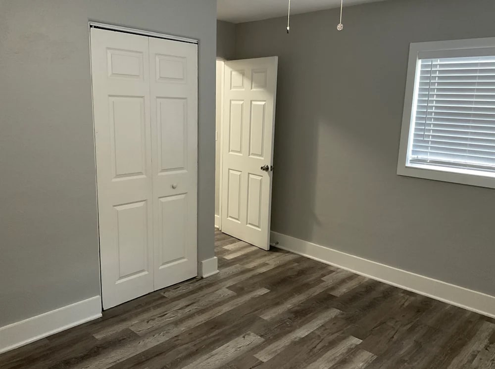 Building Photo - 431 Iris Rd