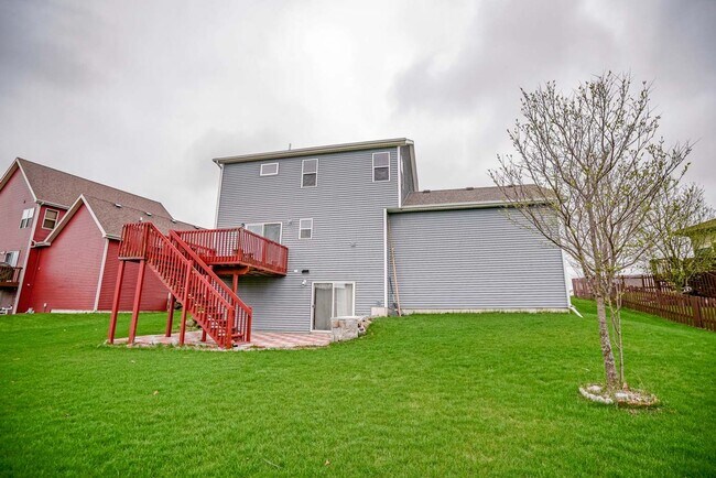 Building Photo - 818 Redan Dr