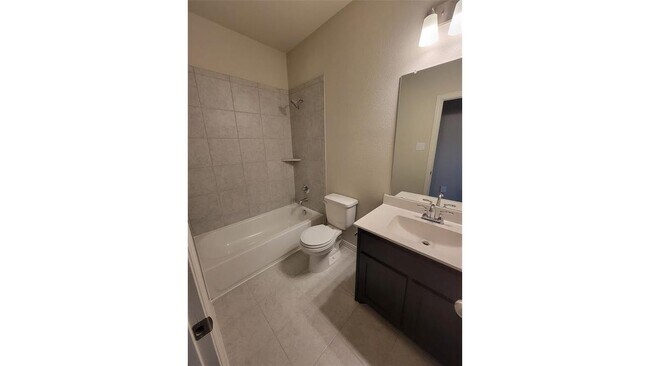 Building Photo - 3333 Solana Cir