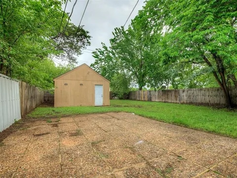 Building Photo - 907 Dakota St