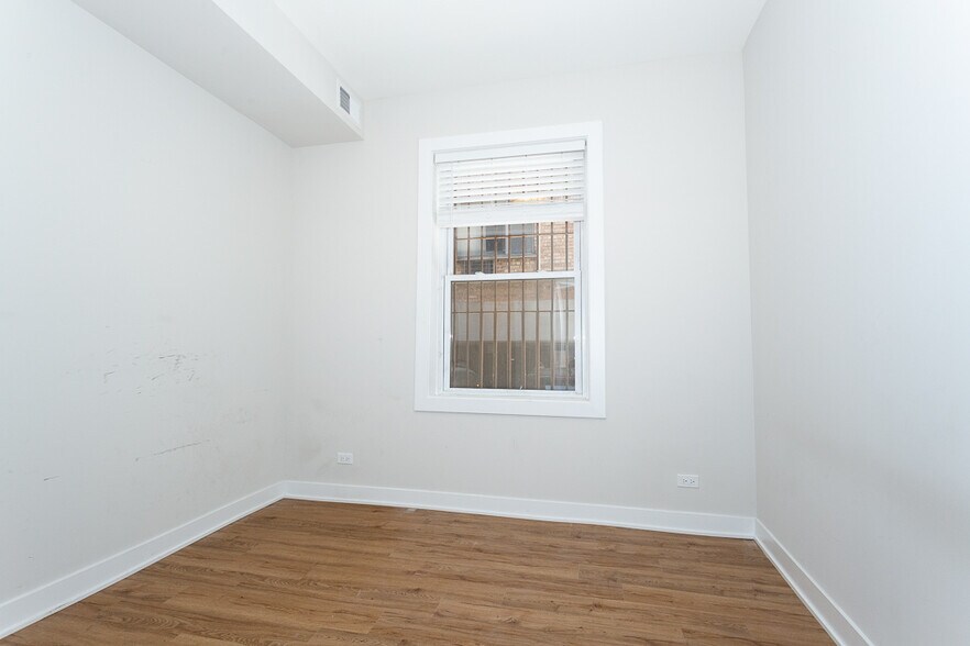 Building Photo - 659 W Wrightwood Ave