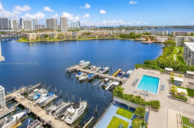 Building Photo - 18081 Biscayne Blvd