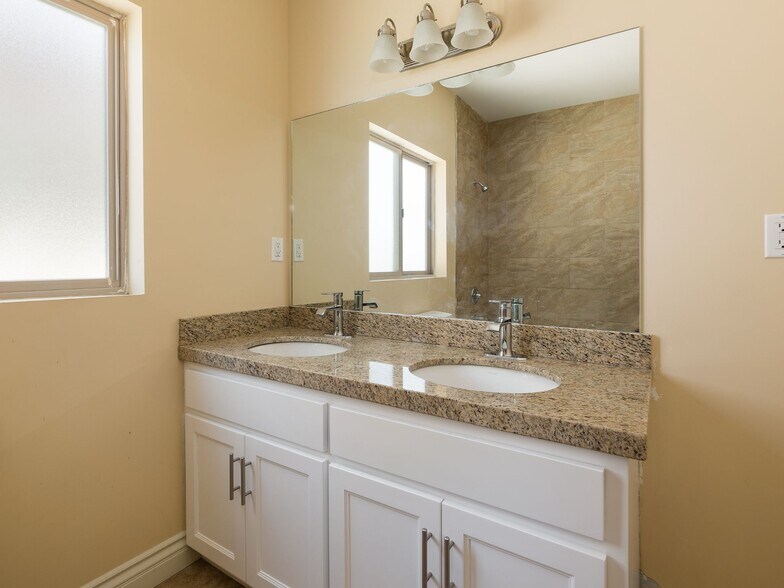 Building Photo - 4952 W 112th St