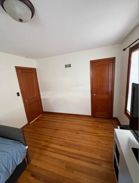 Building Photo - 1015 8th Ave NW