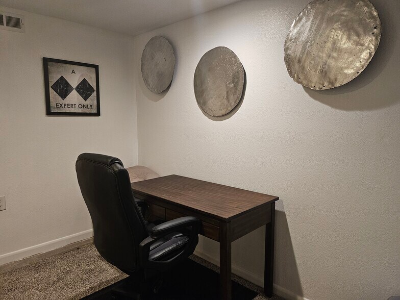 Building Photo - 5713 S Elati Way