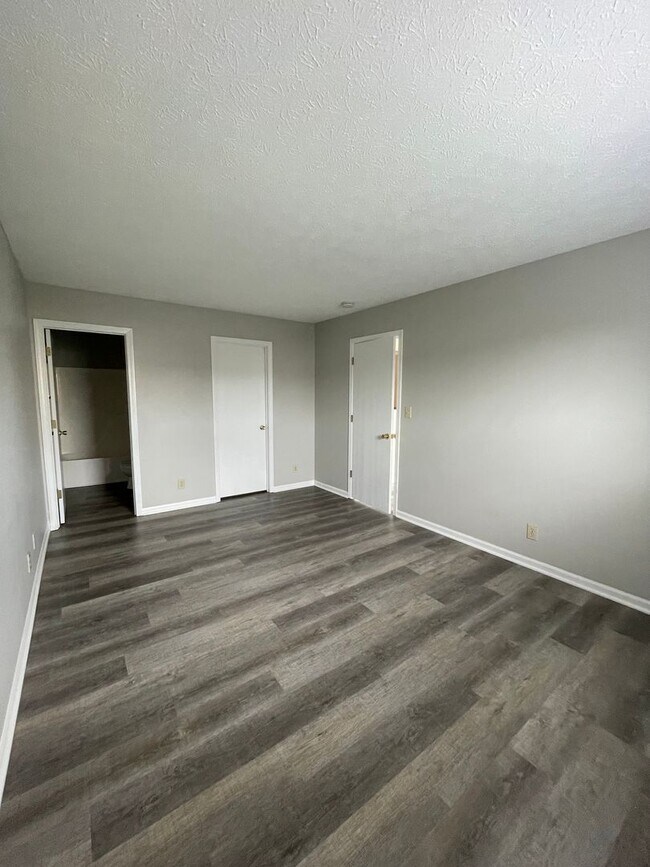 Building Photo - 3 Bedroom Single Family Home - Burnett Creek School District