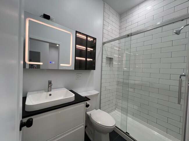 Building Photo - 2110 W 21st Pl