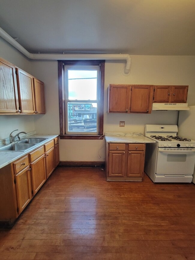 Building Photo - 2014 N Kedzie Ave
