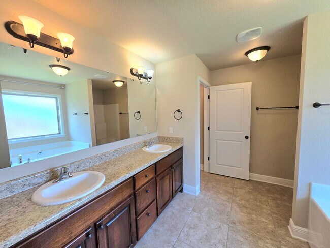 Building Photo - 6159 Winchester Cir