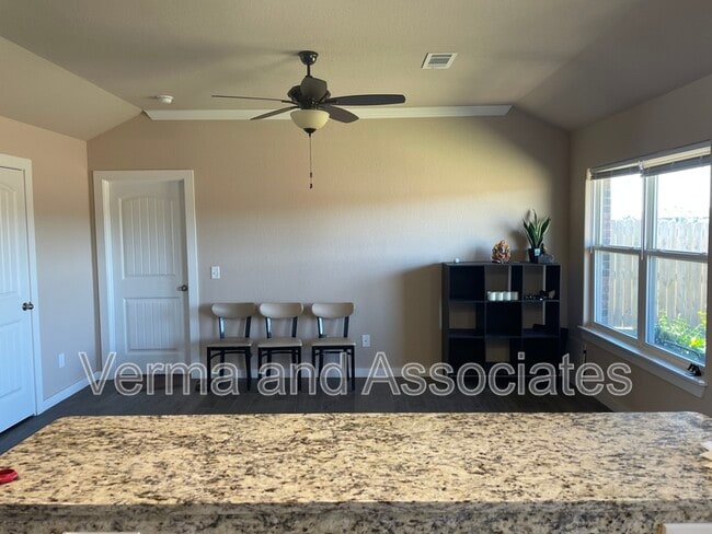 Building Photo - 463 Barbet Dr