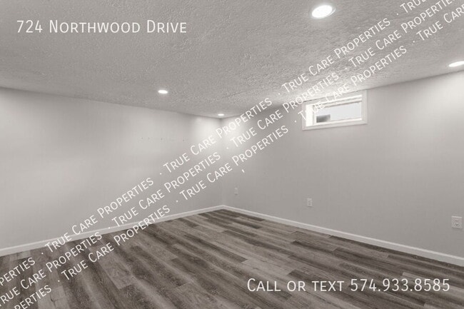 Building Photo - 724 Northwood Dr